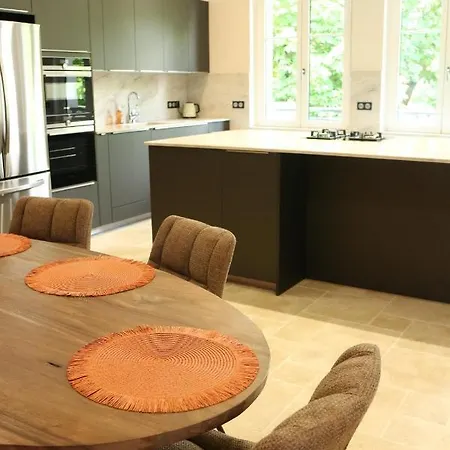 B&B Champagne Andre Bergere - 4*